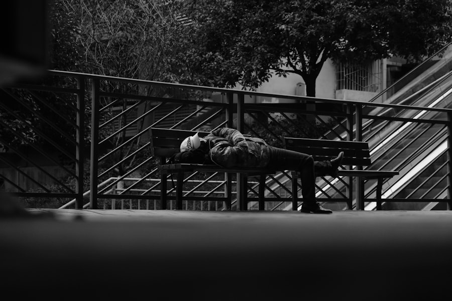 مالك أو حياتك