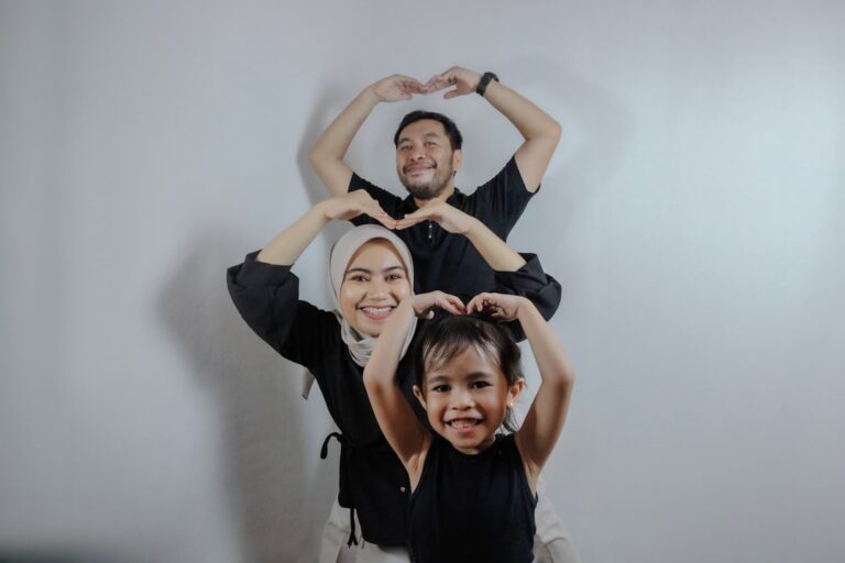 Photo Happy family guide